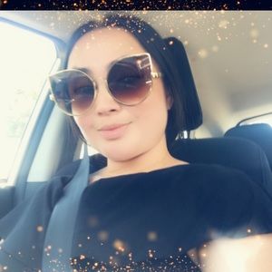 Meet your Posher, Monique